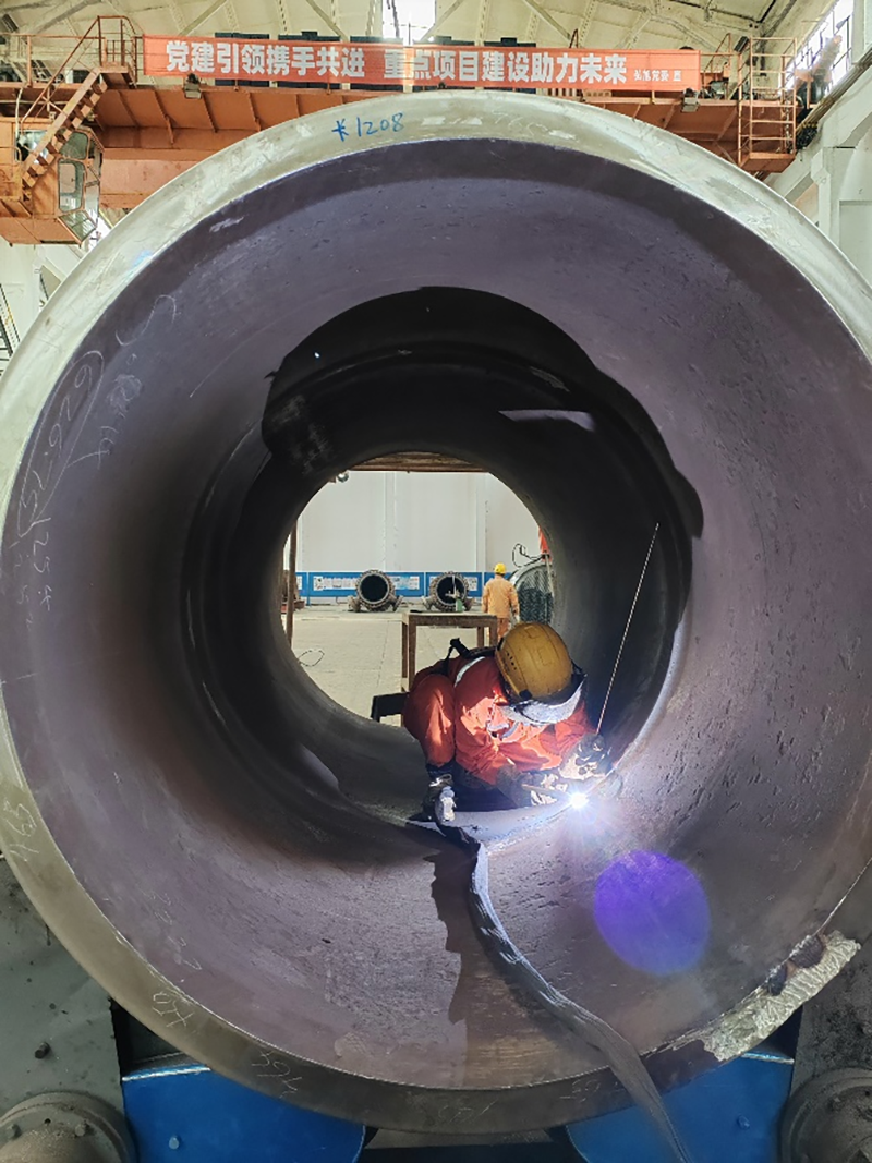 立足實體拼創(chuàng)新 鐵馬踏破鑄夢來---瀘天化弘旭公司制造的國內(nèi)第二臺全國產(chǎn)特種高壓設備交付使用(圖4) 立足實體拼創(chuàng)新 鐵馬踏破鑄夢來---瀘天化弘旭公司制造的國內(nèi)第二臺全國產(chǎn)特種高壓設備交付使用(圖4)