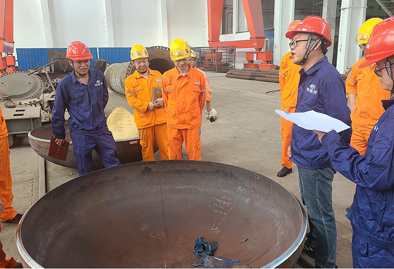 瀘州市市場(chǎng)檢驗(yàn)檢測(cè)中心專家對(duì)弘旭公司開展巡診檢查(圖2) 瀘州市市場(chǎng)檢驗(yàn)檢測(cè)中心專家對(duì)弘旭公司開展巡診檢查(圖2)