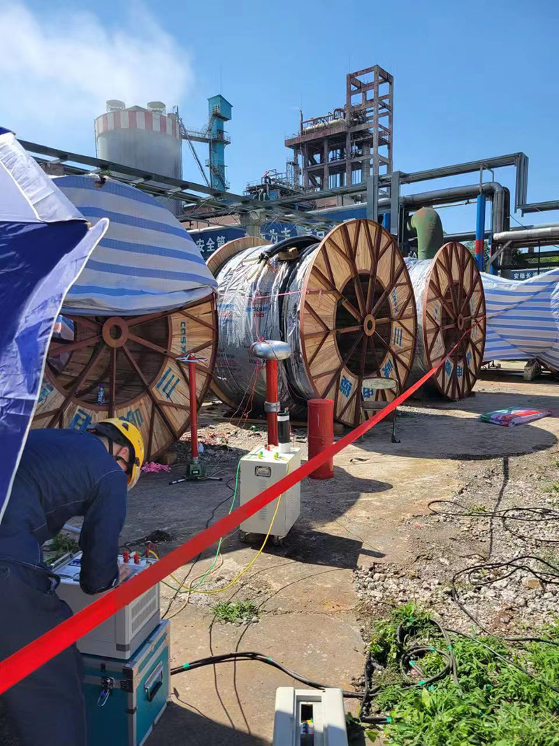 弘旭公司順利開展硝區35KV新入庫電纜耐壓試驗(圖2) 弘旭公司順利開展硝區35KV新入庫電纜耐壓試驗(圖2)
