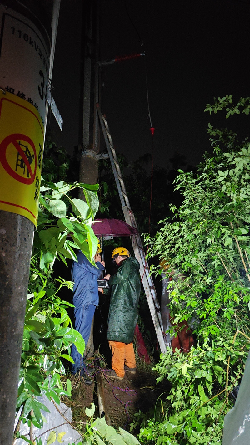 弘旭公司完成硝區35KV電纜緊急搶修任務(圖2) 弘旭公司完成硝區35KV電纜緊急搶修任務(圖2)