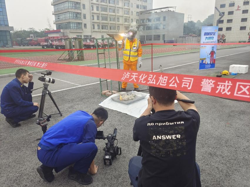 提高消防技能,筑牢生命防線 弘旭公司參加酒城安全大講堂主題活動(dòng)(圖2) 提高消防技能,筑牢生命防線 弘旭公司參加酒城安全大講堂主題活動(dòng)(圖2)