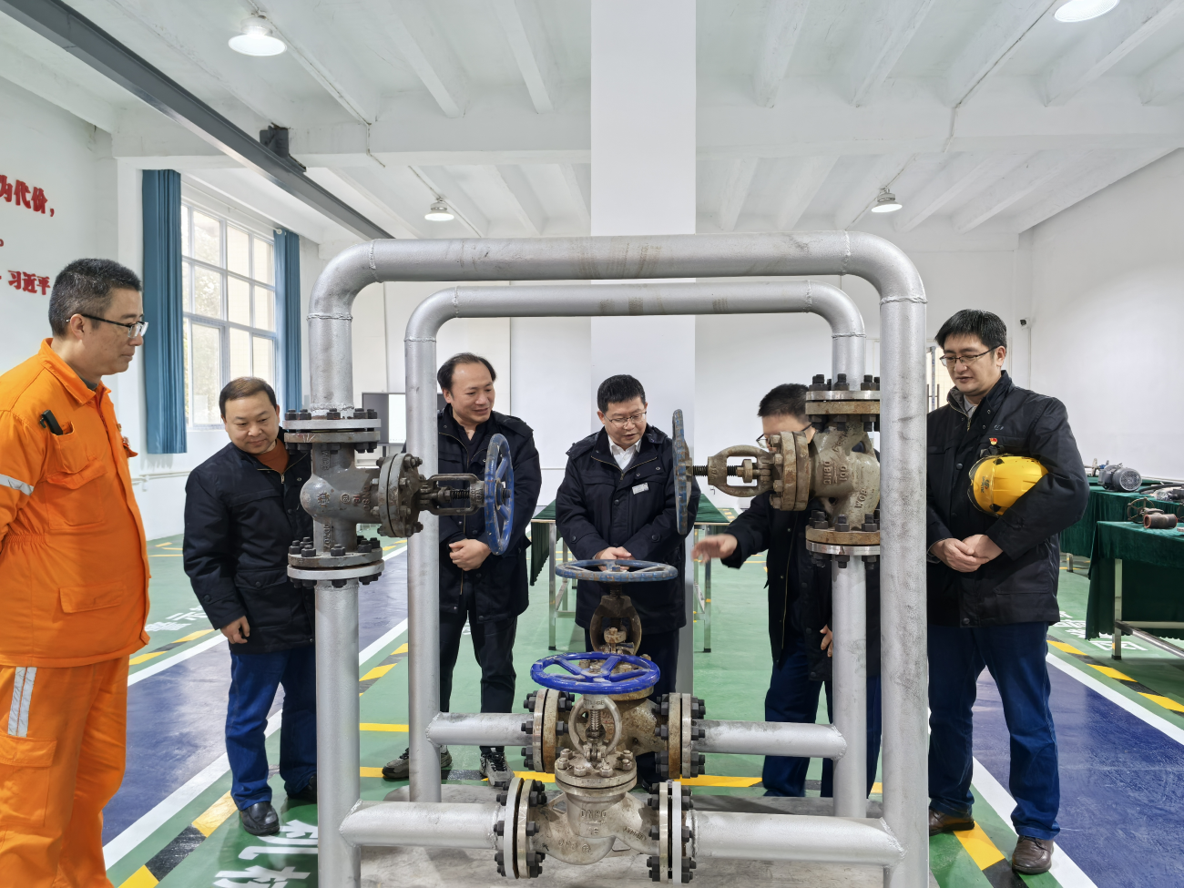 瀘天化股份公司到弘旭公司調研指導工作(圖2) 瀘天化股份公司到弘旭公司調研指導工作(圖2)