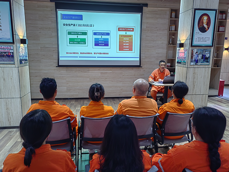 弘旭公司開展安全生產月專題培訓(圖1) 弘旭公司開展安全生產月專題培訓(圖1)