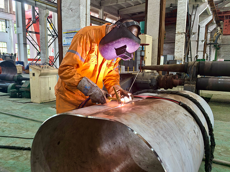 弘旭員工直面烈日考驗,汗水鑄就質(zhì)量豐碑(圖2) 弘旭員工直面烈日考驗,汗水鑄就質(zhì)量豐碑(圖2)