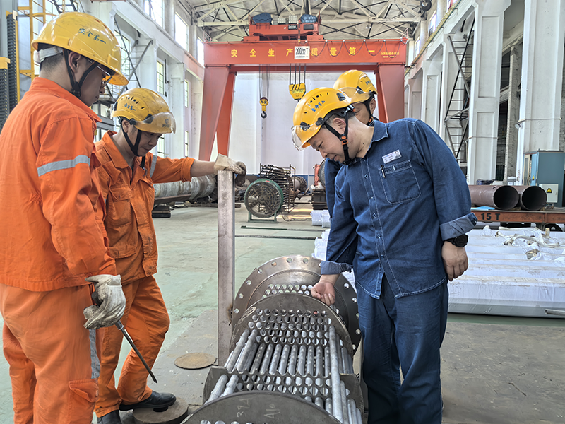 弘旭公司總經理劉小東帶隊督導設備制造安全生產專項檢查(圖2) 弘旭公司總經理劉小東帶隊督導設備制造安全生產專項檢查(圖2)