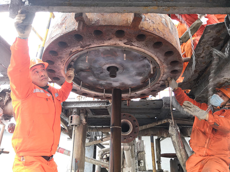 一路勇攀高峰的奮斗者---王濤同志主要先進事跡材料(圖1) 一路勇攀高峰的奮斗者---王濤同志主要先進事跡材料(圖1)